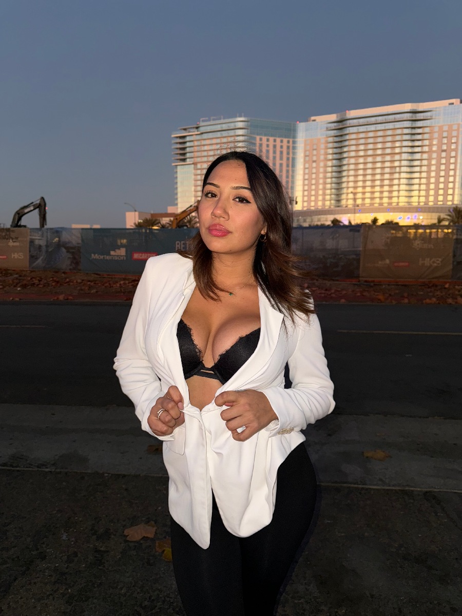 Take a pause and enjoy Ali Cruz — streaming from Recife