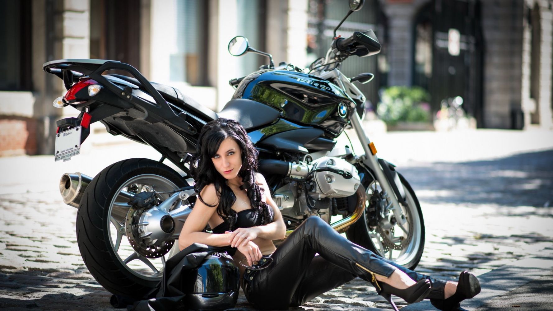 Fresh photos, fresh mood — European women on bikes online in Recife