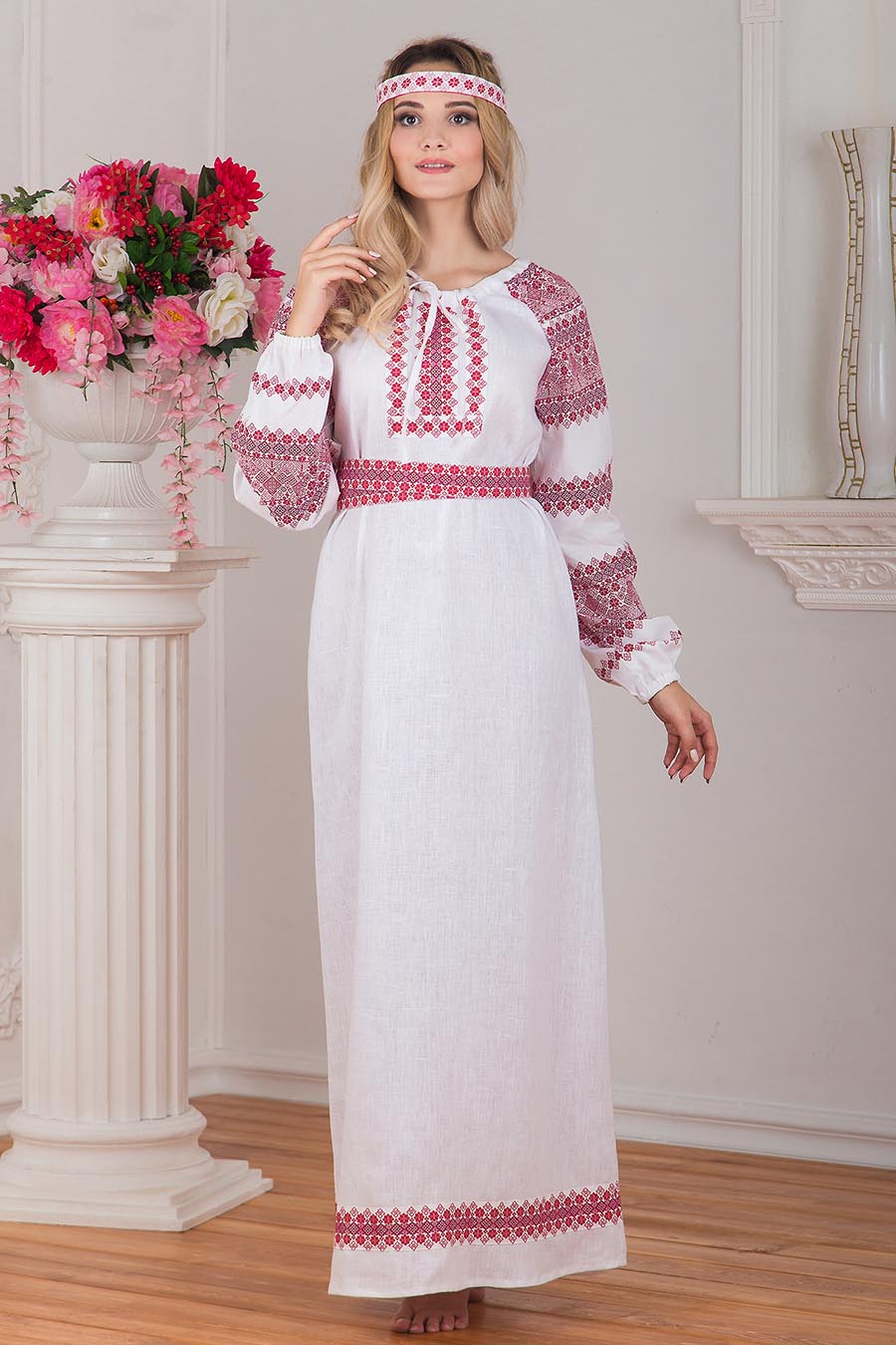 A playful frame from Women in Slavic costumes — online in Recife