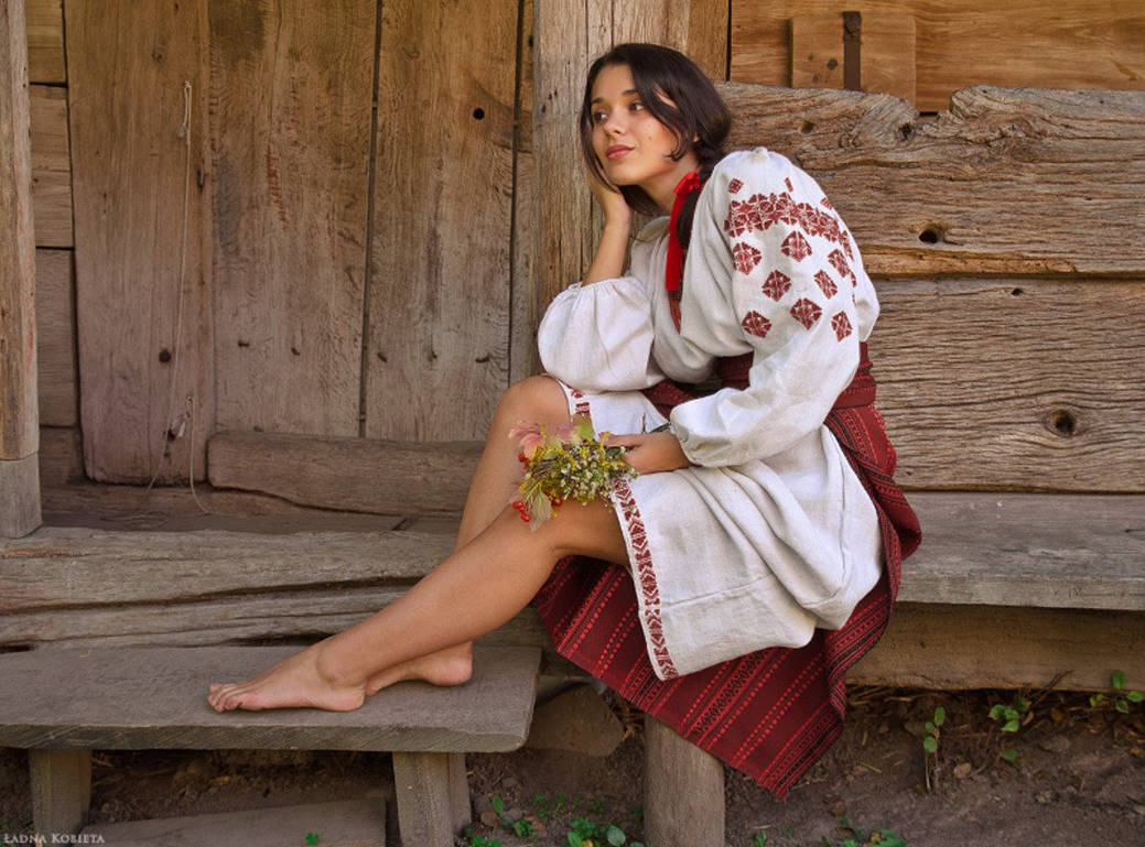 Fresh photos, fresh mood — Women in Slavic costumes online in Recife