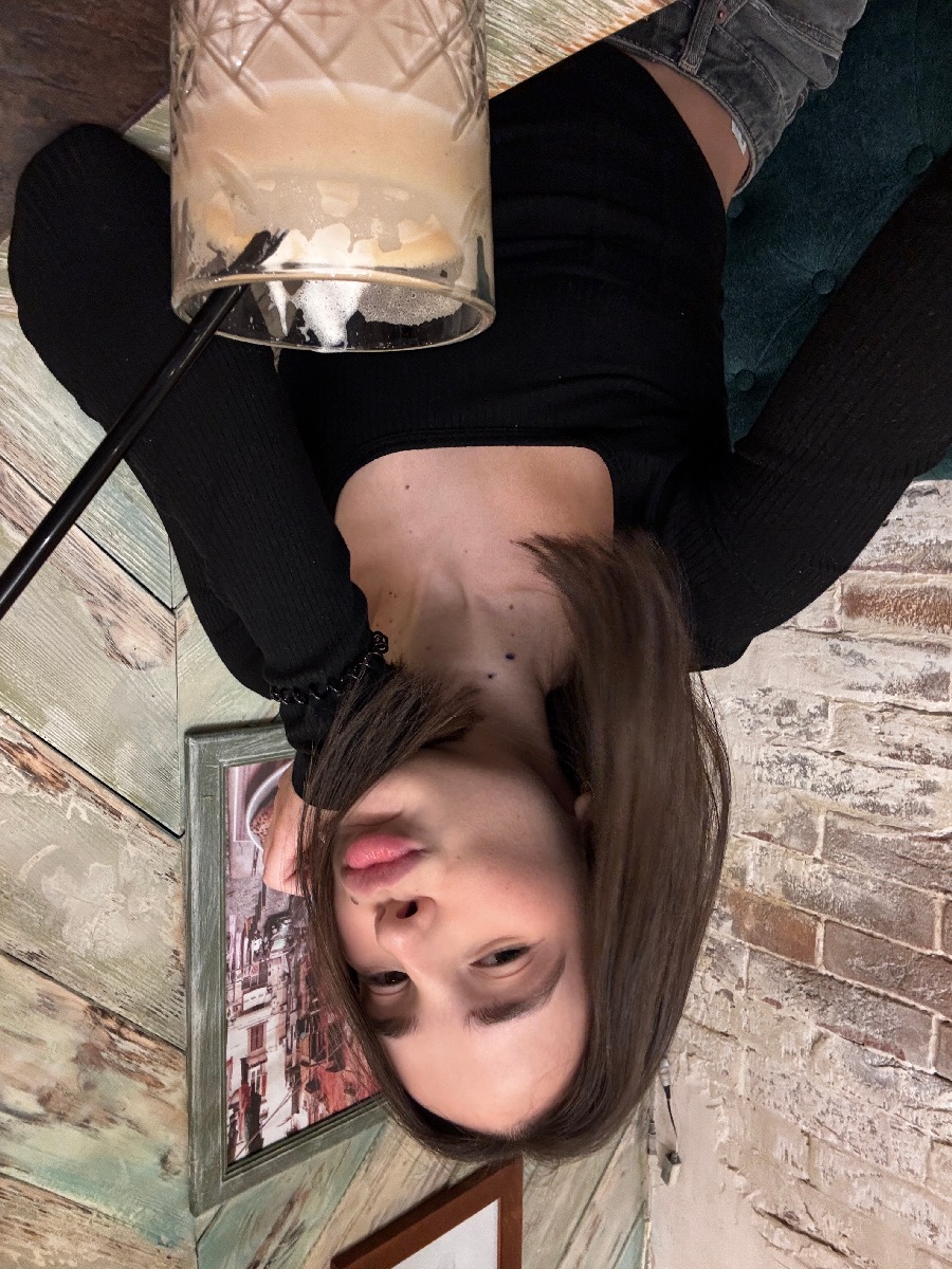 Fresh photos, fresh mood — Tina online in Recife